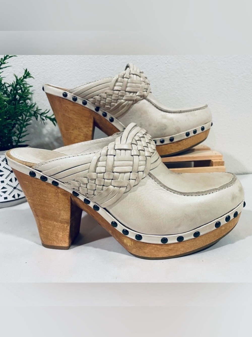 Frye “Mille” Cream Sand Braided Leather Wood Platform Mules Clogs | GUC